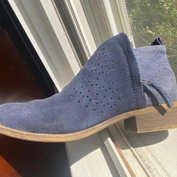 Tom’s Blue Suede ankle boots, Size 6.5 - Picture 4 of 8